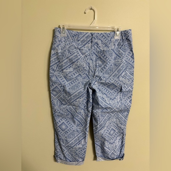 Chico’s Roll Tab Cargo Capri Pants Size 00 US 2 Stretch Coastal Blue Printed - Picture 2 of 8